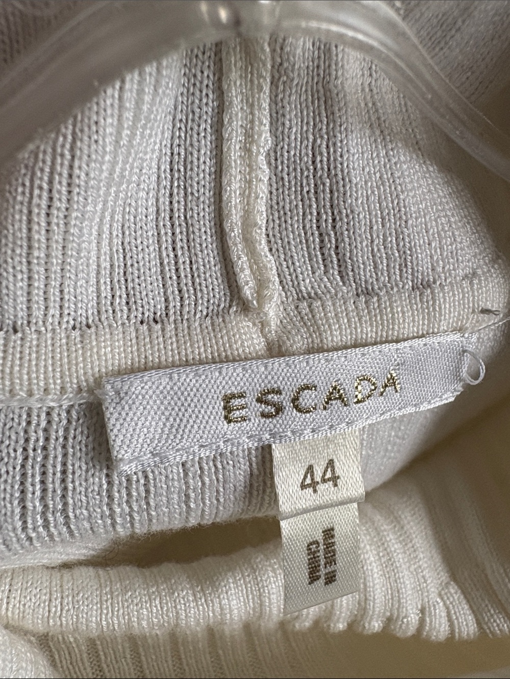 Escada Cream Ribbed Knit Crewneck Sweater